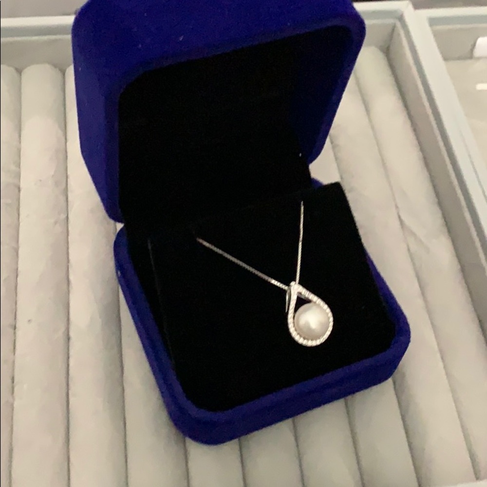 🆕Fresh Water Pearl surrounded by topaz in .925 🆕